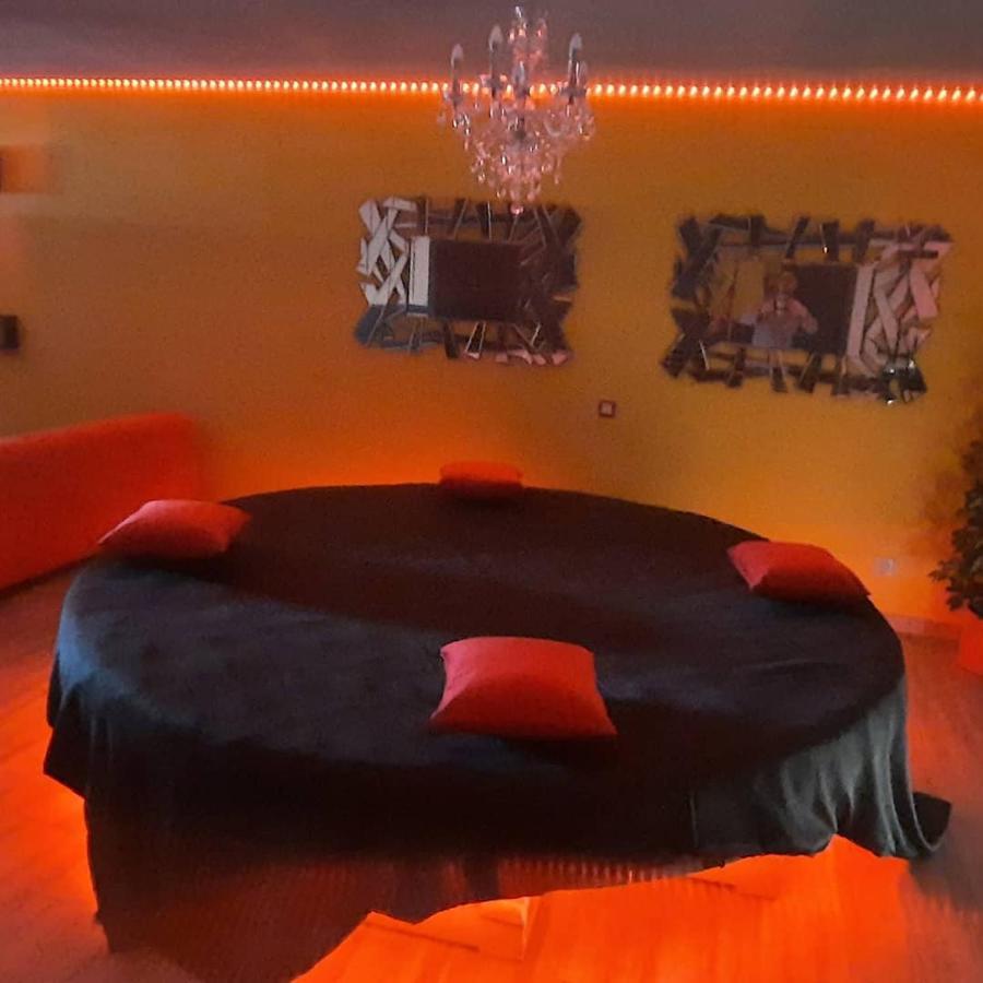 Nuit Insolite-Room Love Saint-Germain  المظهر الخارجي الصورة