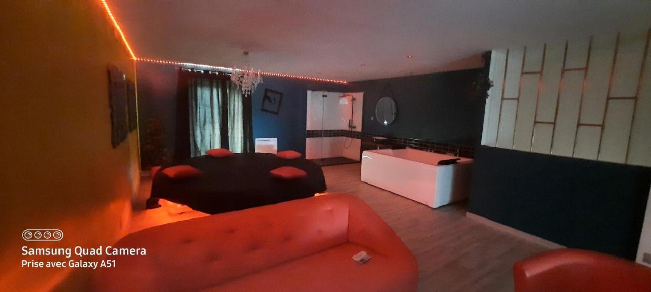 Nuit Insolite-Room Love Saint-Germain  المظهر الخارجي الصورة
