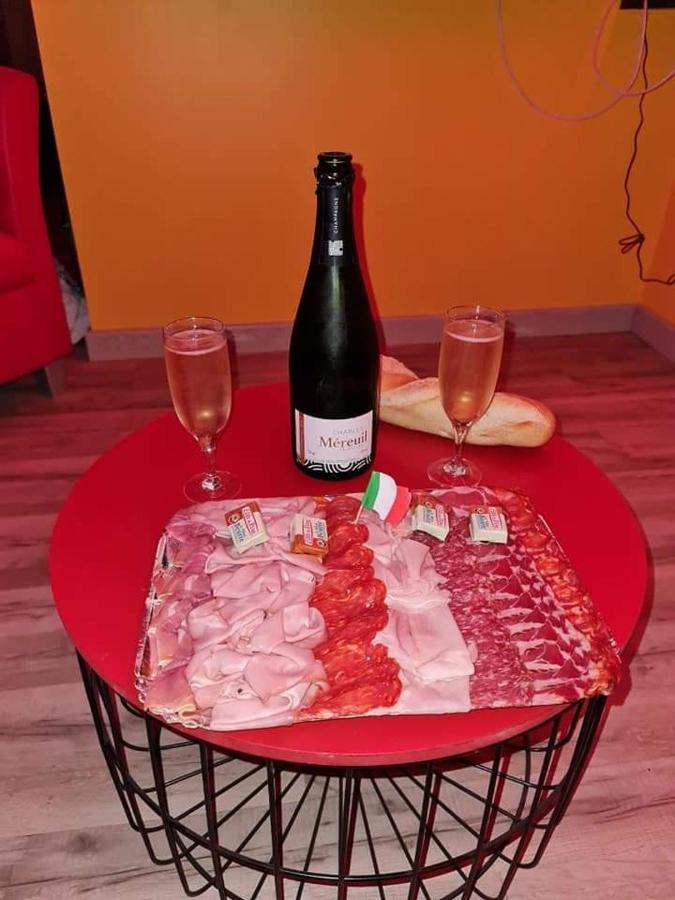 Nuit Insolite-Room Love Saint-Germain  المظهر الخارجي الصورة